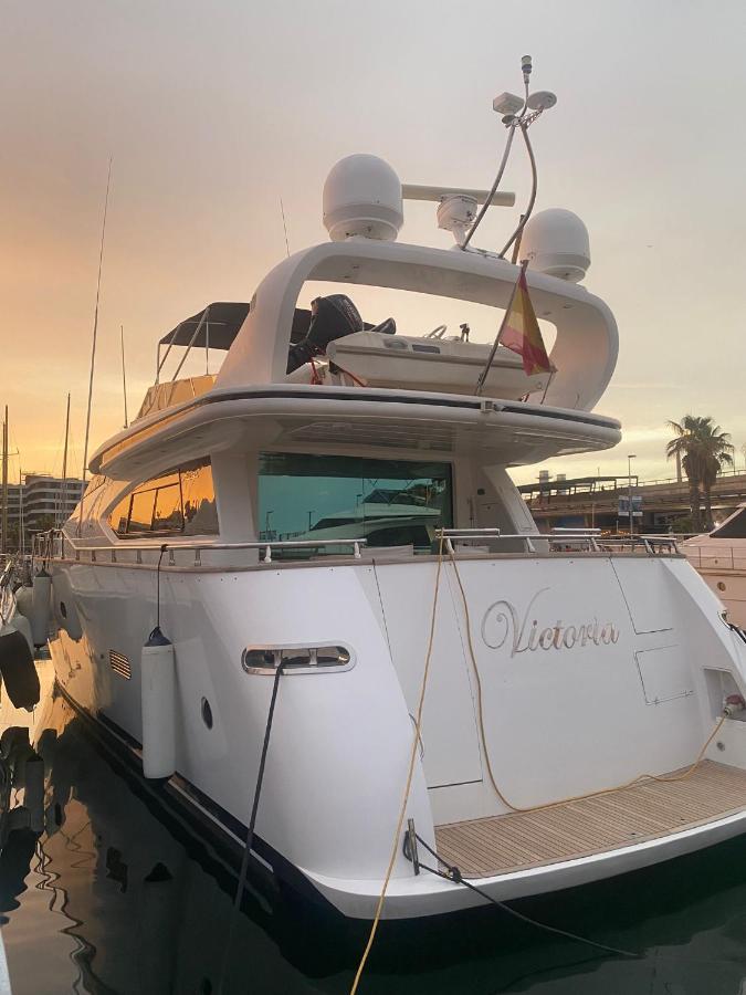 Yacht 20Metros Hotell Sant Adrià de Besòs Exteriör bild