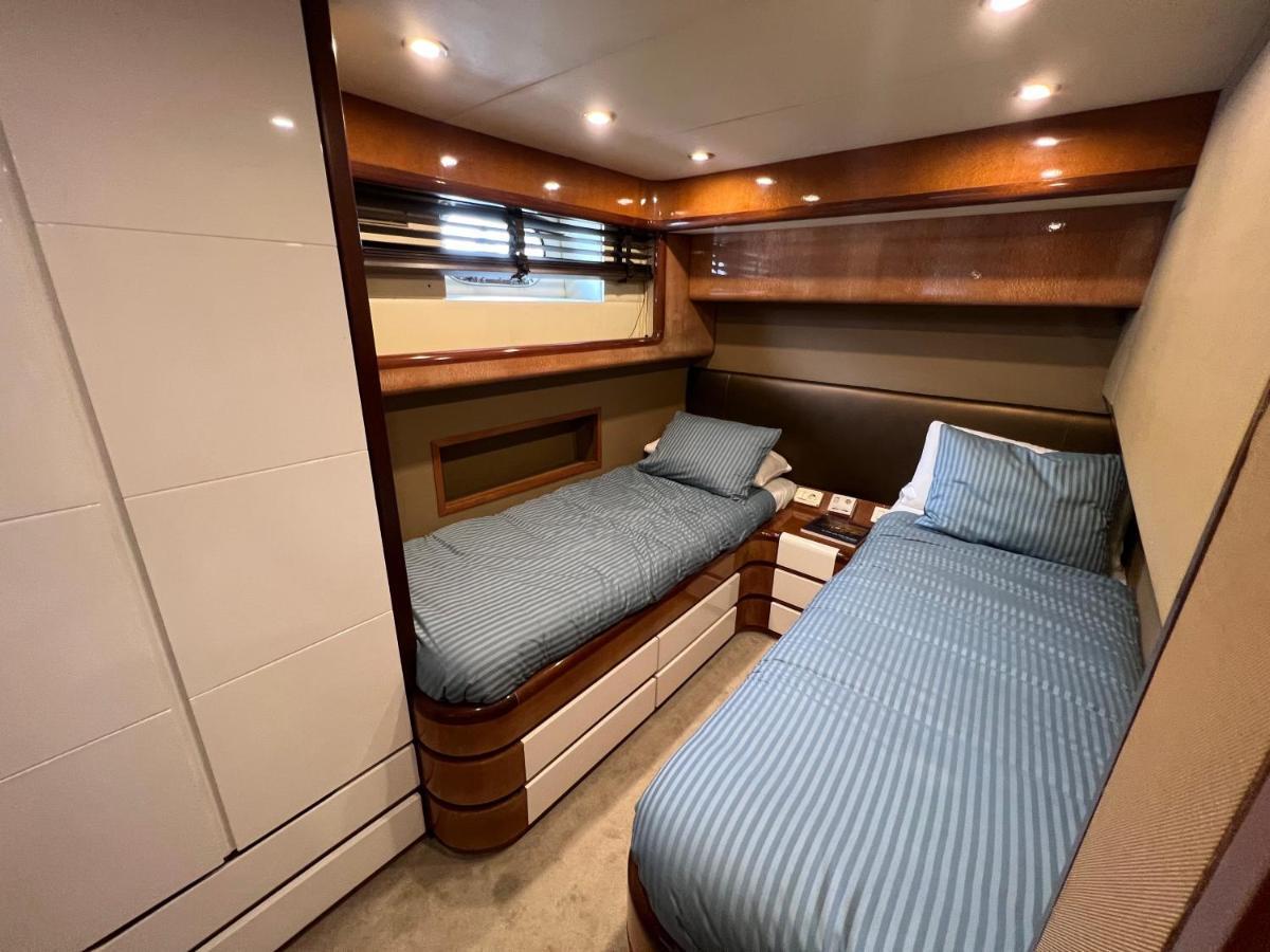 Yacht 20Metros Hotell Sant Adrià de Besòs Exteriör bild